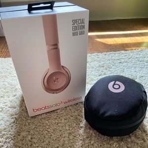Beats Solo 3 Wireless Rose Gold - Lightly Used